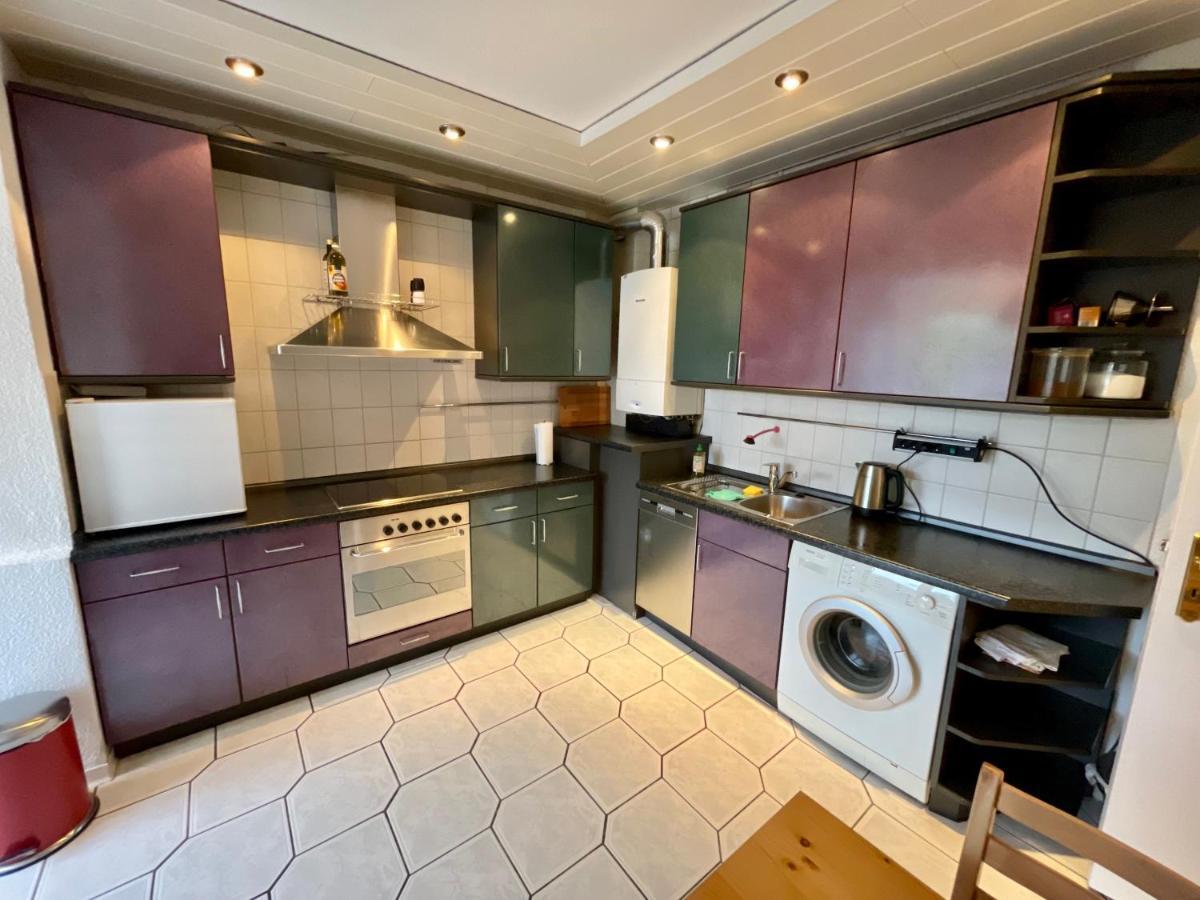 Purple Kitchen - Apartment Mit Grosser Wohnkueche Бремерхавен Екстериор снимка