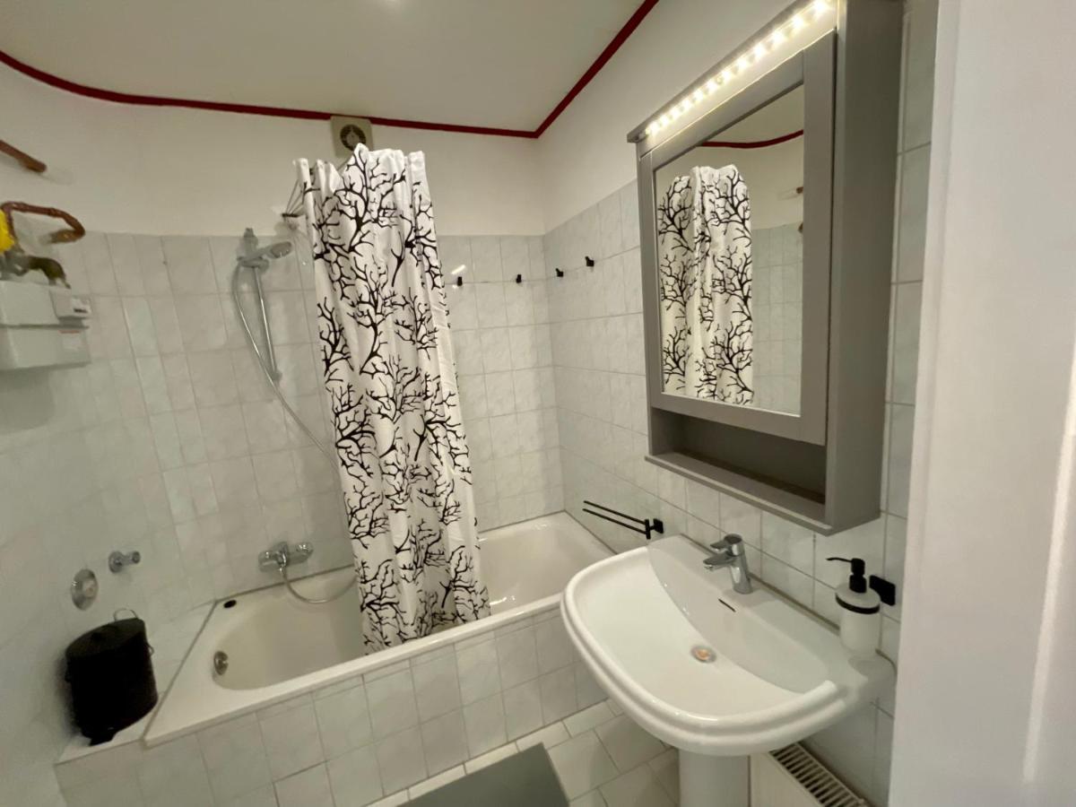 Purple Kitchen - Apartment Mit Grosser Wohnkueche Бремерхавен Екстериор снимка