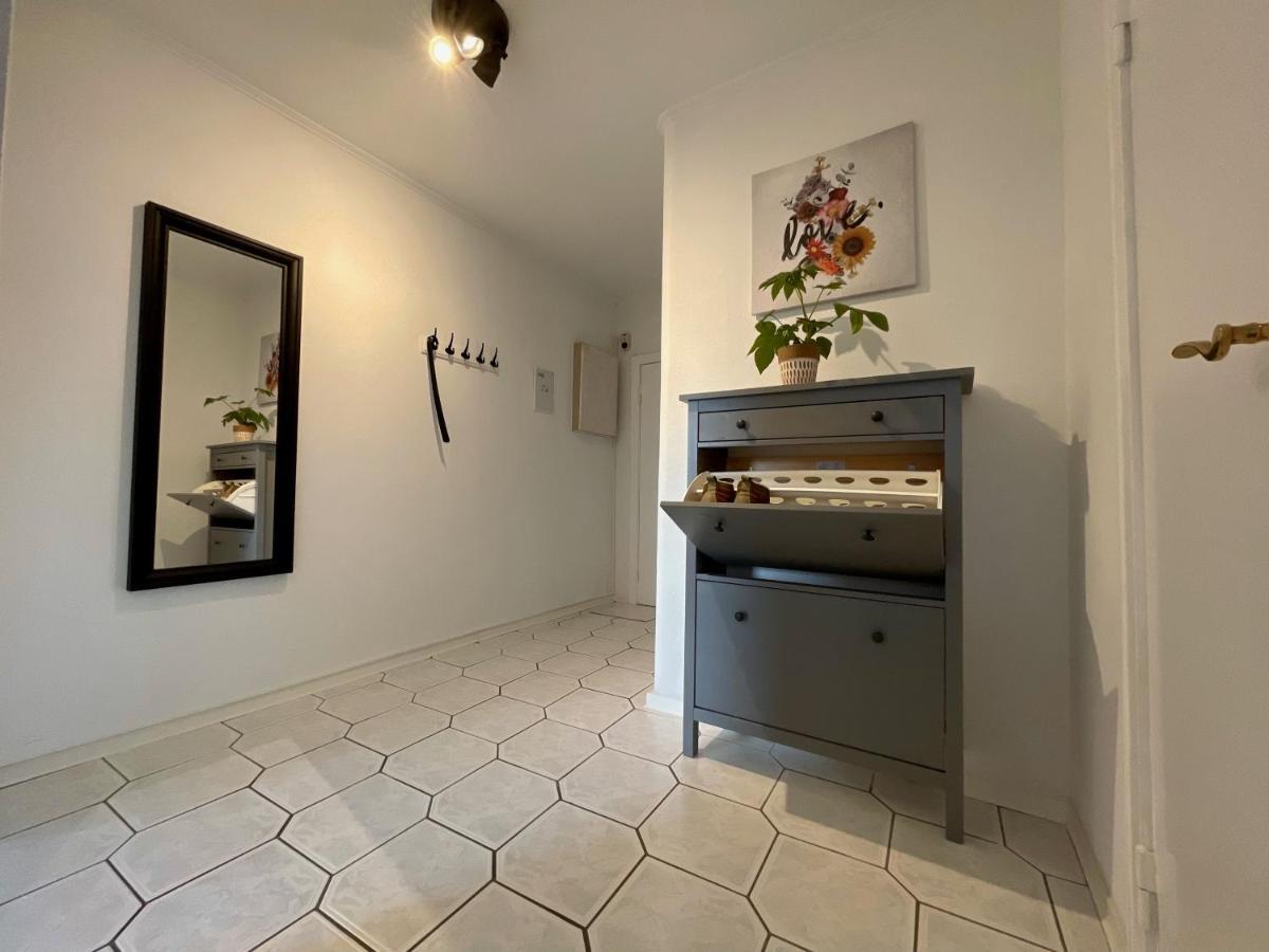Purple Kitchen - Apartment Mit Grosser Wohnkueche Бремерхавен Екстериор снимка