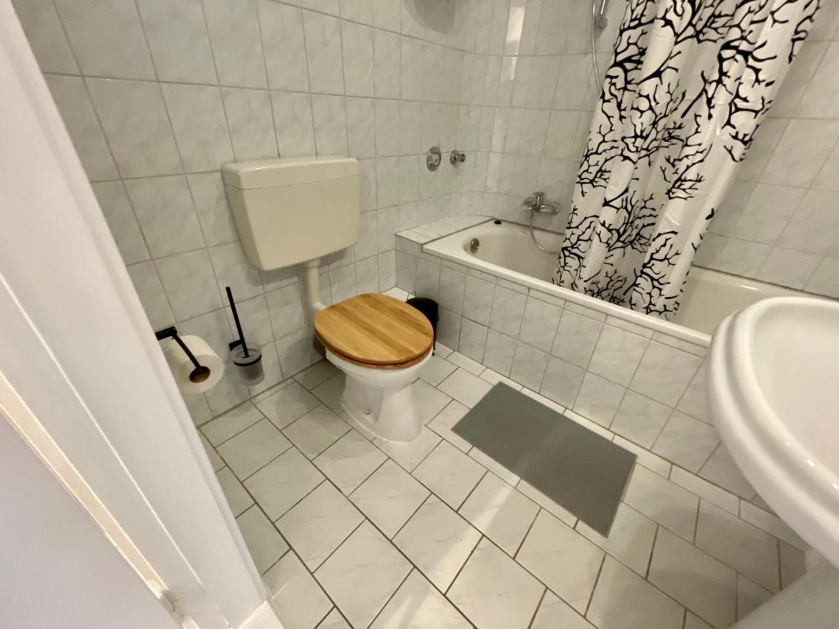 Purple Kitchen - Apartment Mit Grosser Wohnkueche Бремерхавен Екстериор снимка